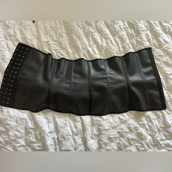 Waist trainer - Picture 4 of 4
